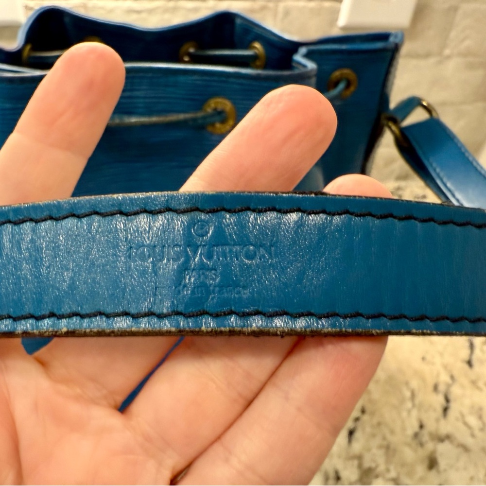 Louis Vuitton EUC Vintage Epi Leather Blue Shoulder Bag - Picture 4 of 12